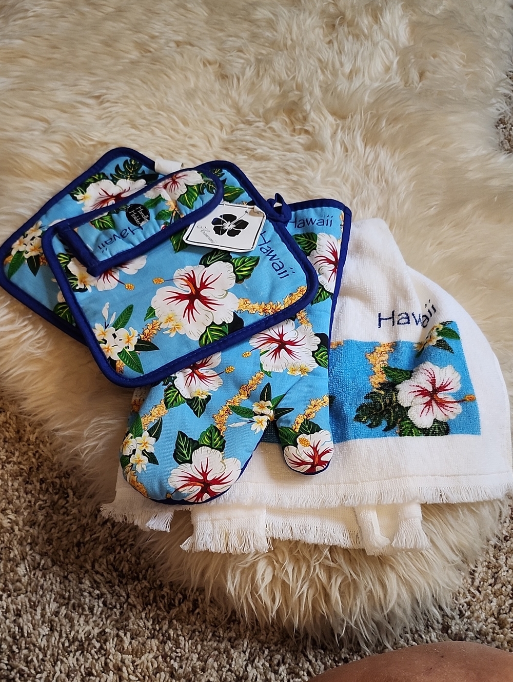 Hawaii Floral Kitchen Set - NWT